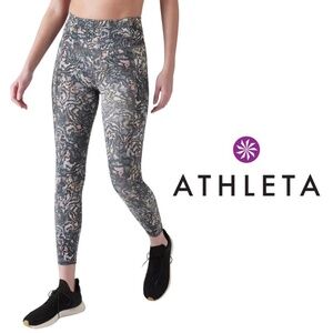 Athleta Ultimate Stash 7/8 Tight - Kinetic Abstract Multi - Size XS